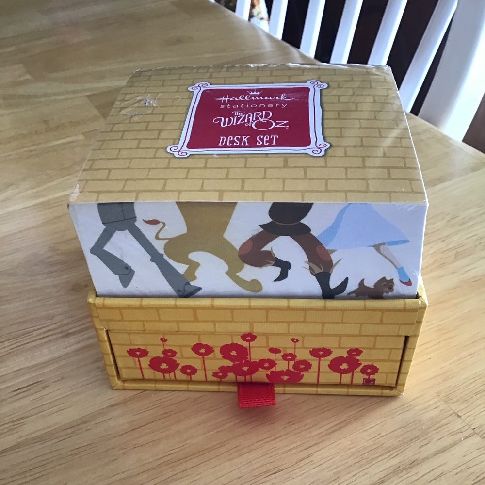 Hallmark Wizard of Oz Stationary Set